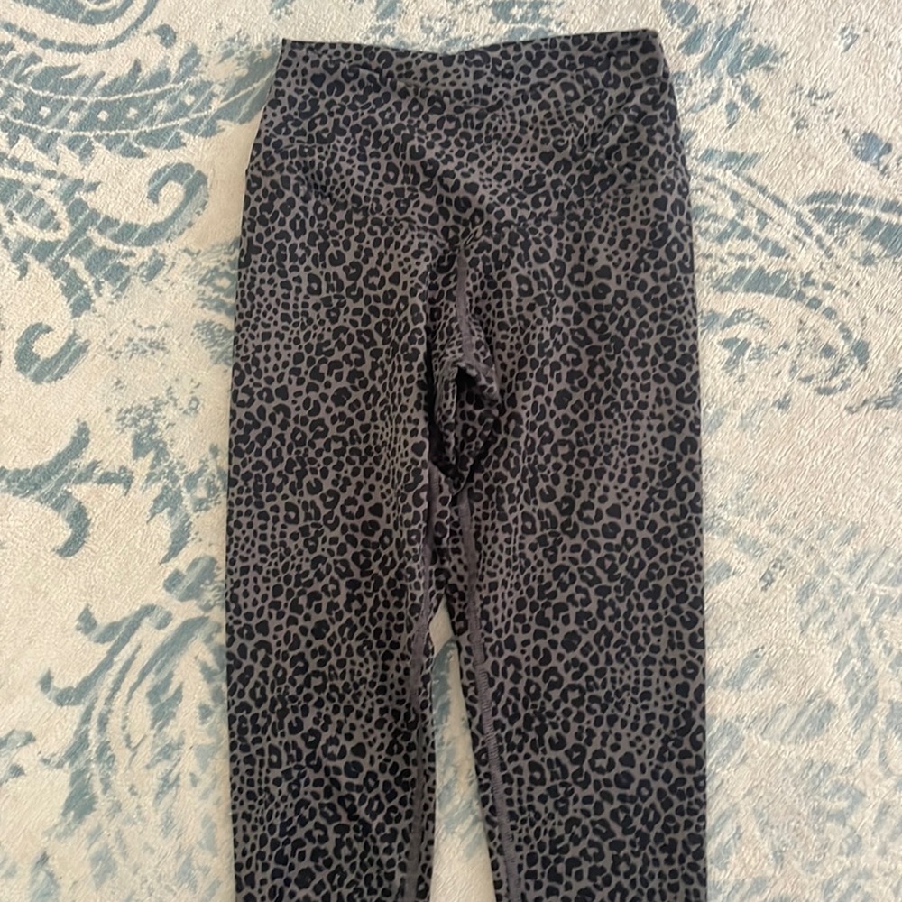 EVCR black and gray size small cross waist leggings